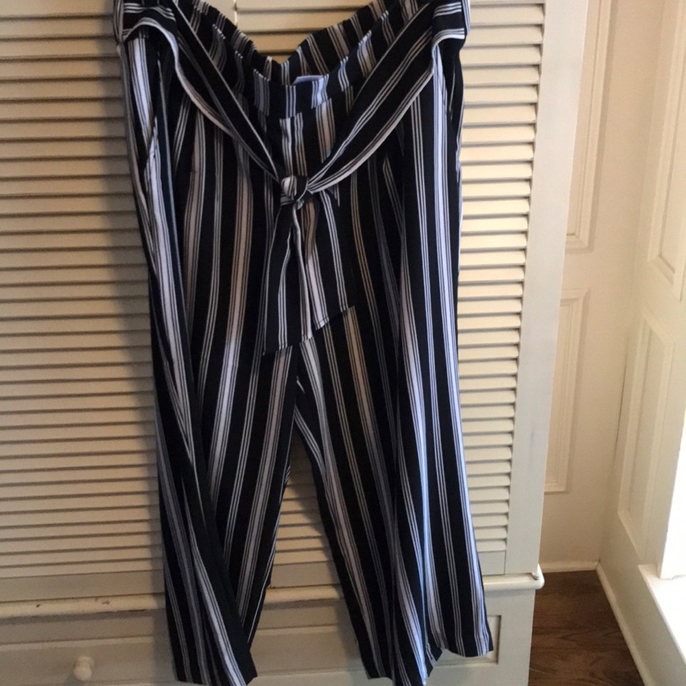 Time and tru flowy ankle cropped pants